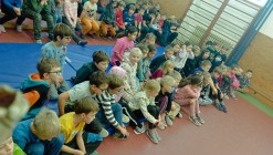 Policejní pes vycvičený na hledání výbušnin