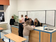 Vánoční čas v 7. B (noční škola, vánoční besídka a kouzelník)