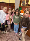 Velikonoční pletení pomlázek a pečení lineckého cukroví
